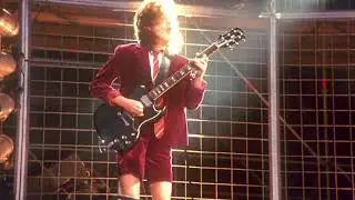 Thunderstruck - Angus Young Isolated - Live at Donington