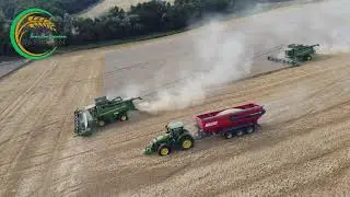 5x John Deere T670i // JD 8370R / JD 8320 R /// Žatva Pšenica AGROK Topolčianky 2021