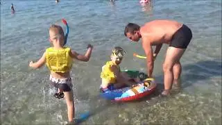 Inotam si admiram marea / Wir schwimmen und bewundern das Meer