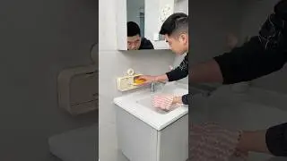 The suction cup soap box can drain water without drilling holes. It has a single-grid and double-gri