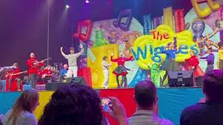 Performing Zorba the Greek @QudosBankArena in Sydney with the Wiggles