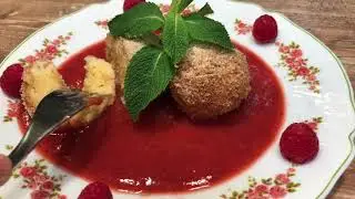 # Topfen_kn&ouml;del Творожные пельмени с клубничным соусом.