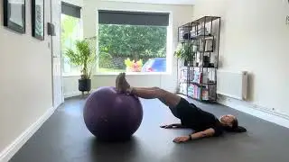 Swissball hamstring curls