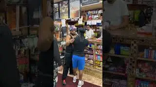 КОГДА ЖИТЕЛИ СЕВЕРНОЙ ЧАСТИ ШТАТА НЕ ЗНАЮТ, КАК РАБОТАЕТ NYC DELI 🗽😂 #шорты #видеошортов #нью-йор...