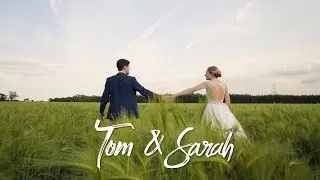 Groom performs 'The lift' with his wife during first dance.