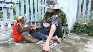 Best Kindness Moment! CUTIS Help Homeless with Warmly Way You Can't Expected!