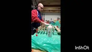 Stolik kawowy z orzecha włoskiego.