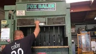 Fox Mfg. Baling Press Hydraulic Vertical Cardboard Recycling Baler Compactor
