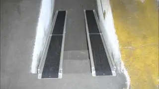DEFICIENTES FÍSICOS RAMPA DUPLA PORTÁTIL