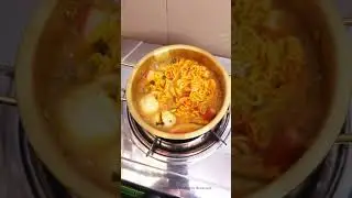 Try Hana Ramyeon Red Snow Crab Ramen 🍜🦀