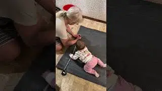 А бабушка решила утеплить подоконник. Ну и Ева не усидела на месте, как обычно))))