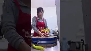 Жестокий шеф-повар готовит блюдо 😂