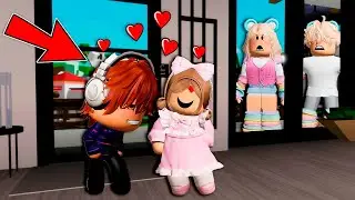 FOMOS PEGOS ESPIONANDO MINHA FILHA EM BROOKHAVEN