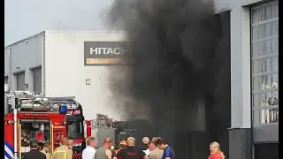 Vrachtwagen vliegt in brand bij onderhouds bedrijf Hoogeveen