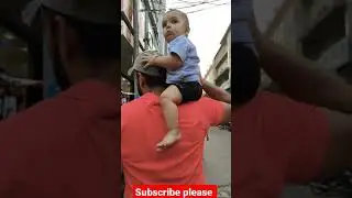 👶😊gedy Sitting on the shoulders of the Father, move around in the market, 🛍️🛍️🛍️🛍️👶👶👶😊😊😊💕☺️