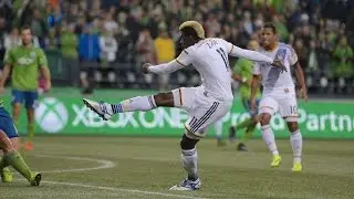 GOAL: Gyasi Zardes smashes a ball to the upper 90