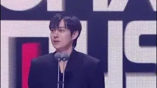 김영대 레드카페&시상식간 수트영대 트로피보다 반짝여