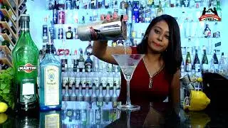 Discover the art of crafting the perfect classic martini! #cocktail #bartending #drink #mixology 