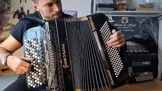 Kosta Gajic testira harmoniku nakon servisa- Guerrini PRESIDENT