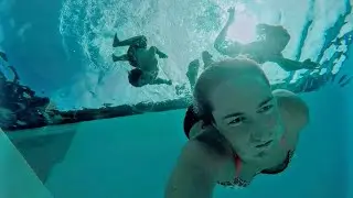 UNTERWASSER SCHWIMMEN IM TIEFEN POOL  - M&auml;dchen vs. Jungs