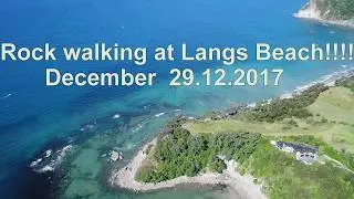 Langs beach tour Walking the rocks