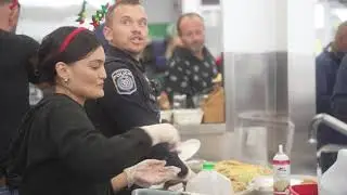 Eugene Police Department brings holiday joy to Eugene Service Station