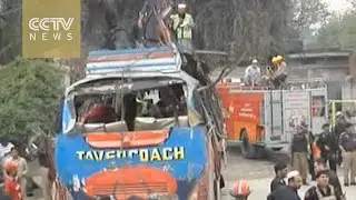 Pakistan bus bombing kills 15