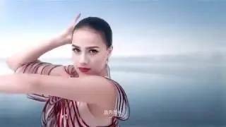 Алина Загитова и Лорен Вассер снялись в рекламе косметики