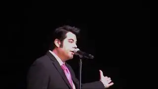 Richard Wolfe performing at the 2025 Niagara Falls Elvis Festival.