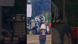 TTV Volkmarst 2025 International Black Beast Farmall 1066 Turbo Freitag #TreckerTreck🚜💨 Volllast