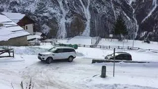 Fiat Panda vs Range Rover on snow