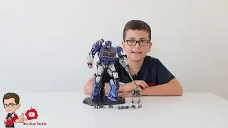 the Igen Techie unboxing and reviewing ThreeZero DLX Soundwave