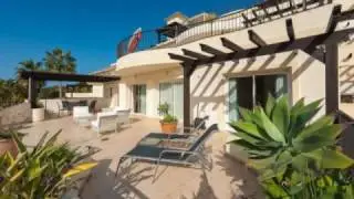 Beautifully presented 2 bedroom apartment in San Roque Golf Club Resort &euro;249,000