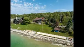 Lake Charlevoix Luxury Vacation Rental Home on Raspberry Bay - Belle et Paisible Rentals