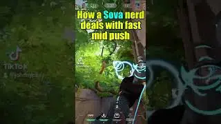 How a Sova nerd deals with mid fast push  #valorant #sova
