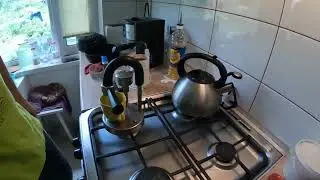 Гейзерная кофеварка Kamira на плите