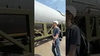 Транспортно-Заряжающая платформа и мощьный тягачь с Межконтинентальной Балистической Ракетой