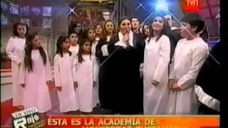 Leslie Perez y Monserrat Bustamante ( En Rojo)