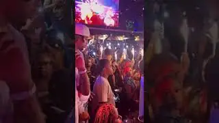 @21savage at a club in Houston! Everybody look bored in there lol 😂