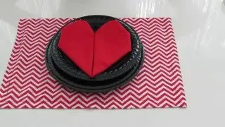DOBRADURA DE GUARDANAPO EM FORMA DE CORAÇÃO!