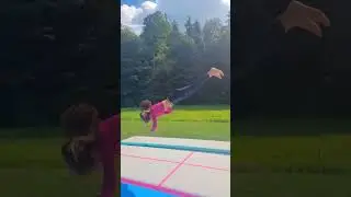 Perfect form, full twisting layout. 👍🤩