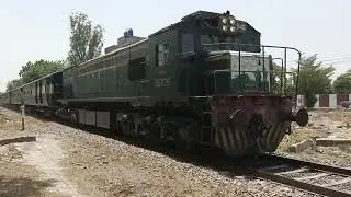3nd day Eid vlog  4 train passing and crossing video 17up 18dn 42dn 43up right time in Faisalabad