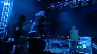 Crystal Castles - Alice Practice Live at Reading Festival 2011