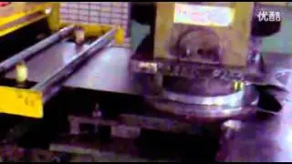 NC servo deflection move feeder for power press punching machine  .flv
