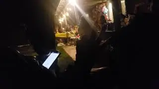 Compa Many singing con Guitara