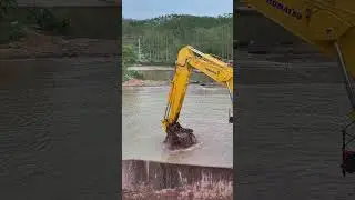 #dredging #excavator #digger #construction #komatsu #heavyequipment