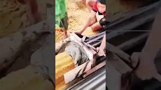 Using a mold, constructing large concrete pillars