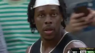 🚫 Jrue Holiday with a clutch block on Smart's layup then throws it off him to take possession