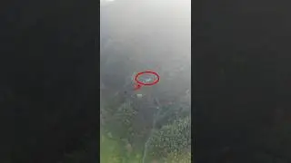 A 72-year-old man dug his own road to survive alone in the mountains of China. 72岁老人独居深山，用一把锄头挖出一条路