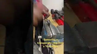 How to extract transponder from a Toyota chip key #viralvideo #locksmith #carkeys #Transponder